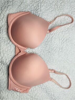 Victoria's Secret Light Pink Smooth Molded T-Shirt Bra